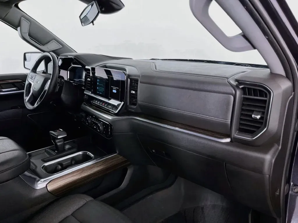 Chevrolet Silverado photo 29