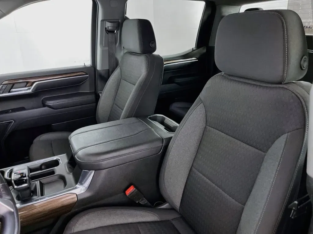Chevrolet Silverado photo 24