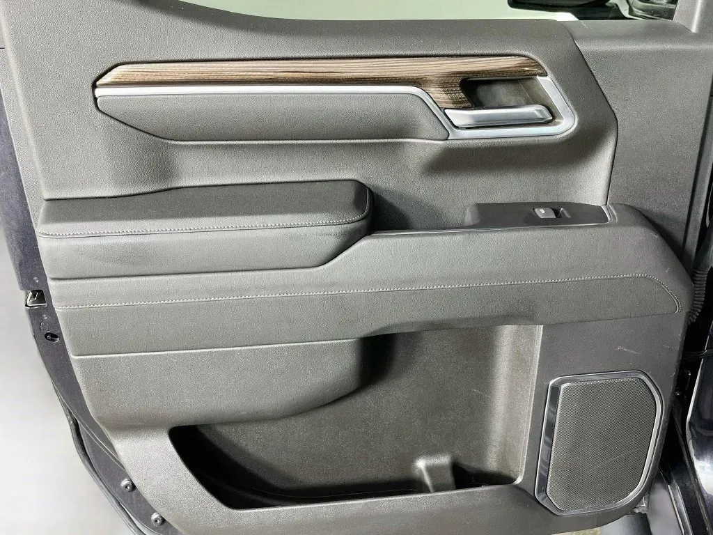 Chevrolet Silverado photo 26