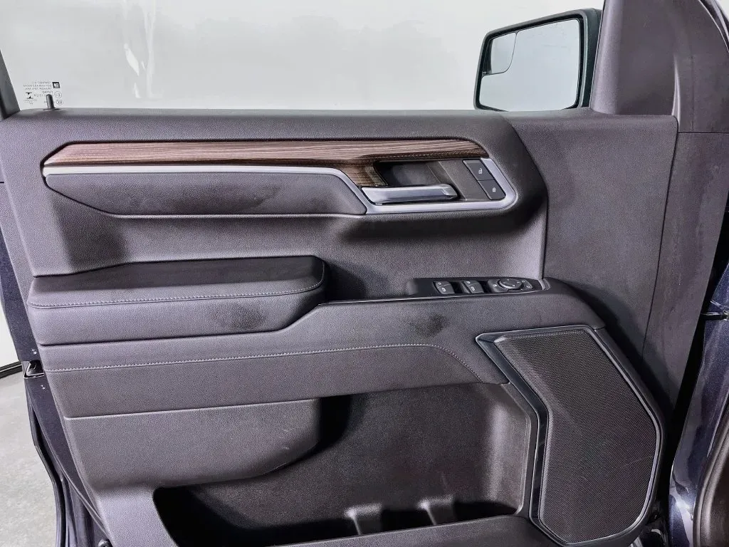 Chevrolet Silverado photo 22