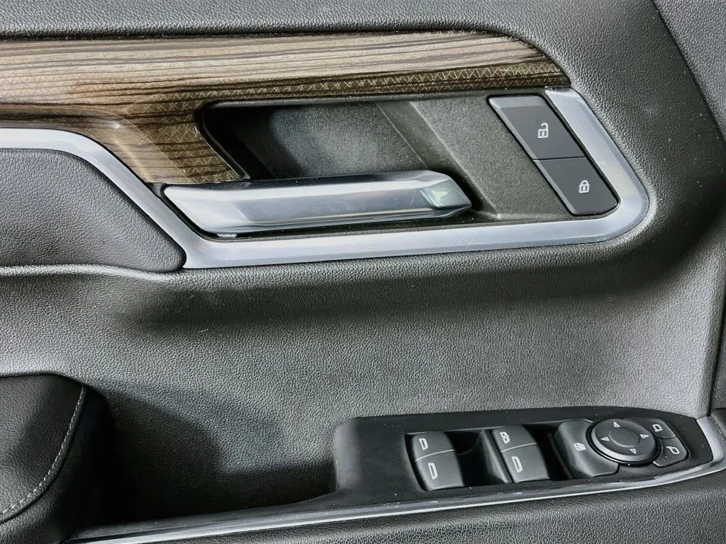 Chevrolet Silverado photo 21