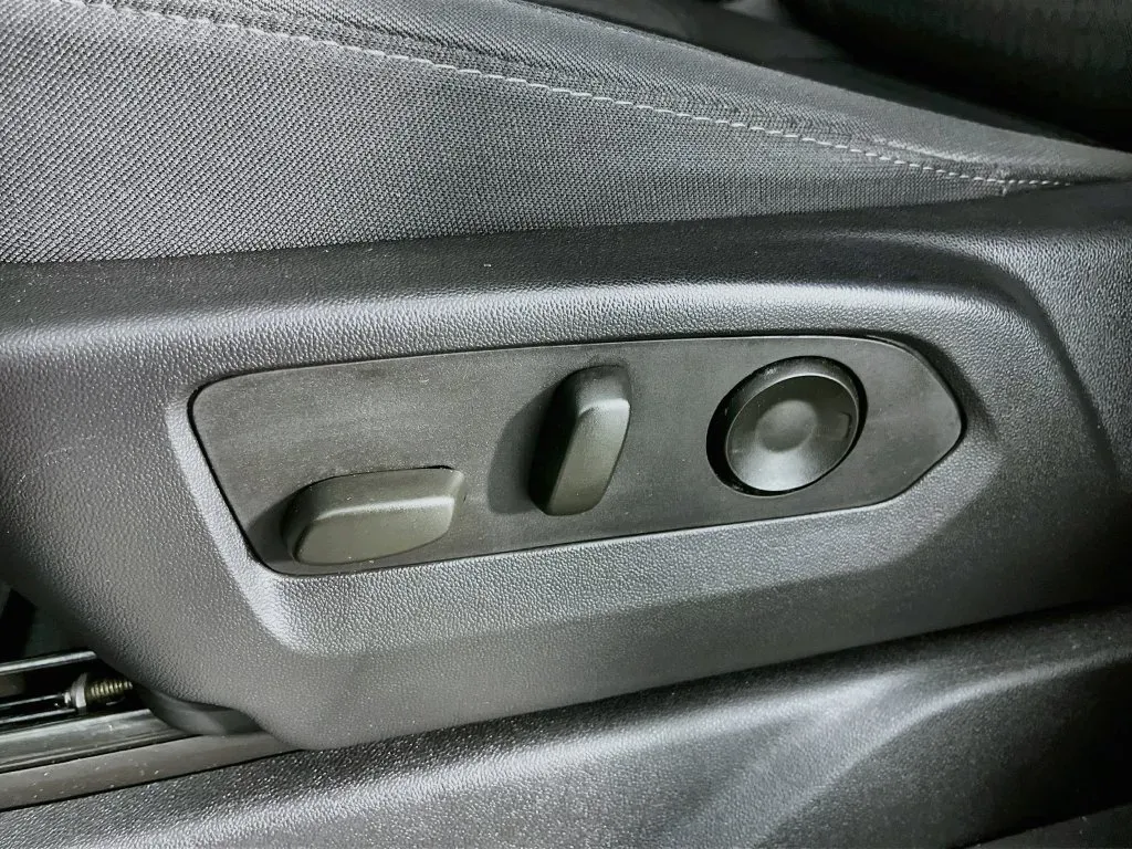 Chevrolet Silverado photo 23