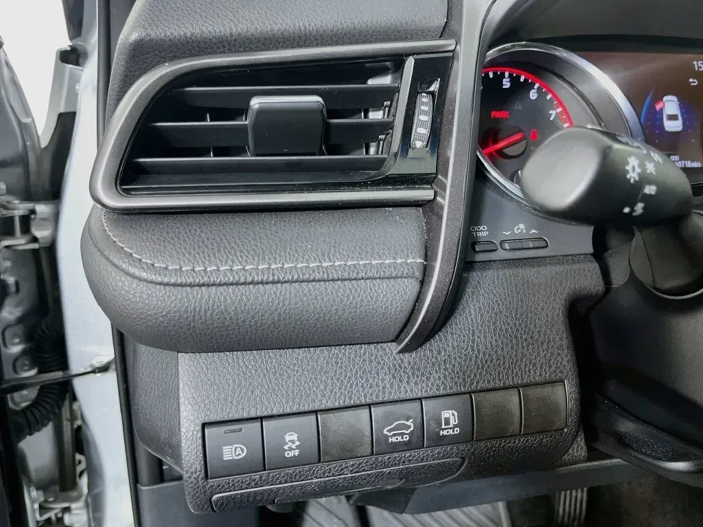 Toyota Camry photo 11