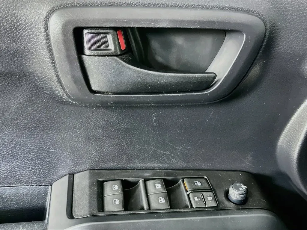 Toyota Tacoma photo 22