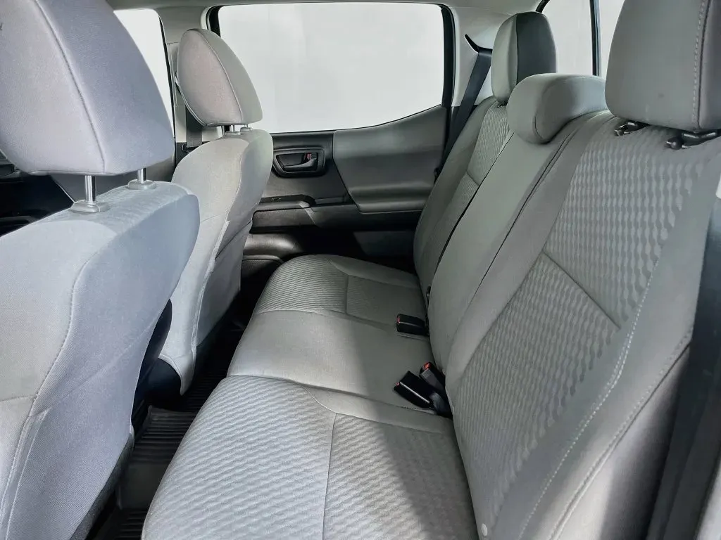 Toyota Tacoma photo 28