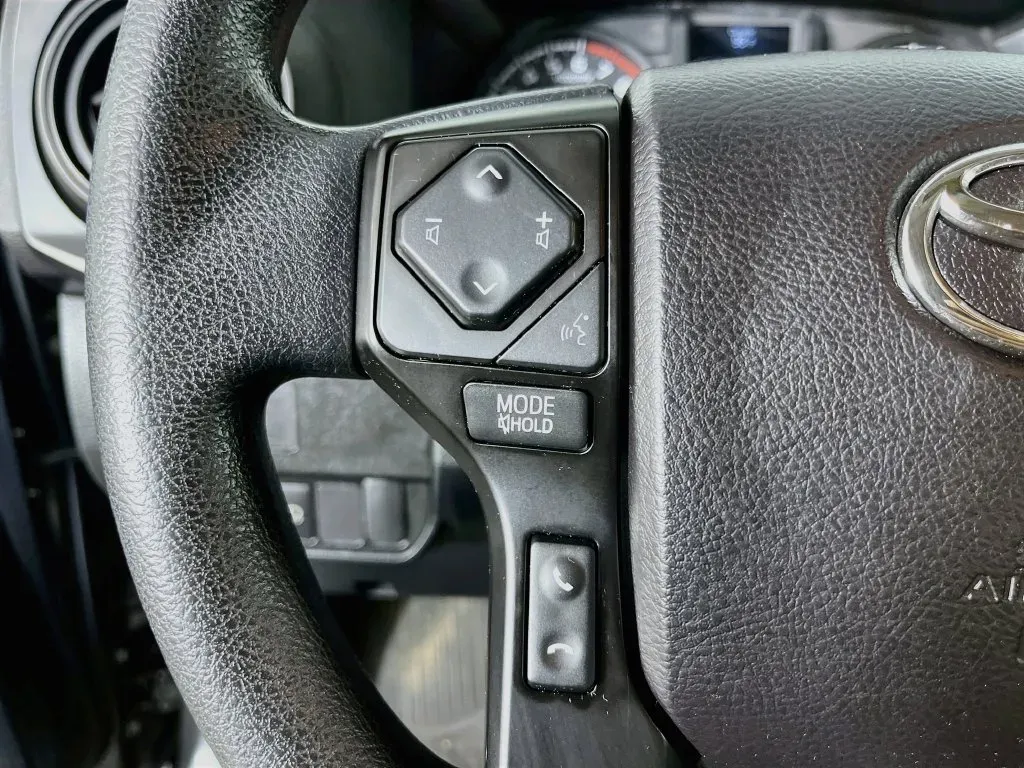 Toyota Tacoma photo 14