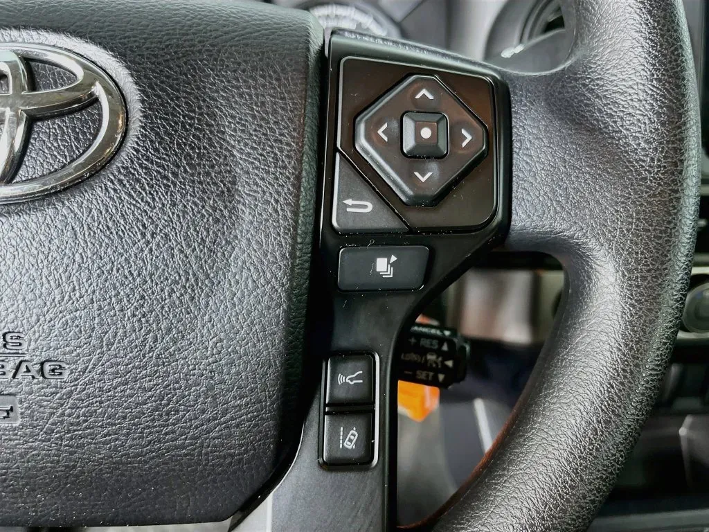 Toyota Tacoma photo 15