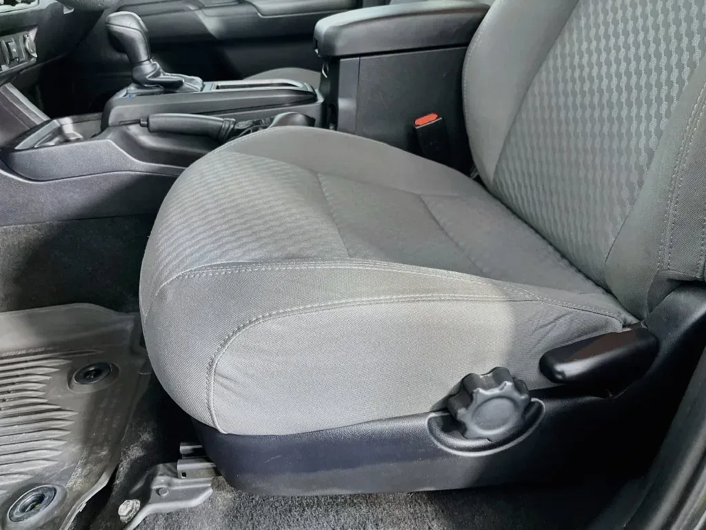 Toyota Tacoma photo 25