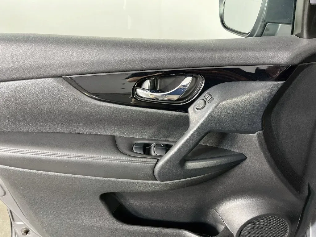 Nissan Rogue Sport photo 19