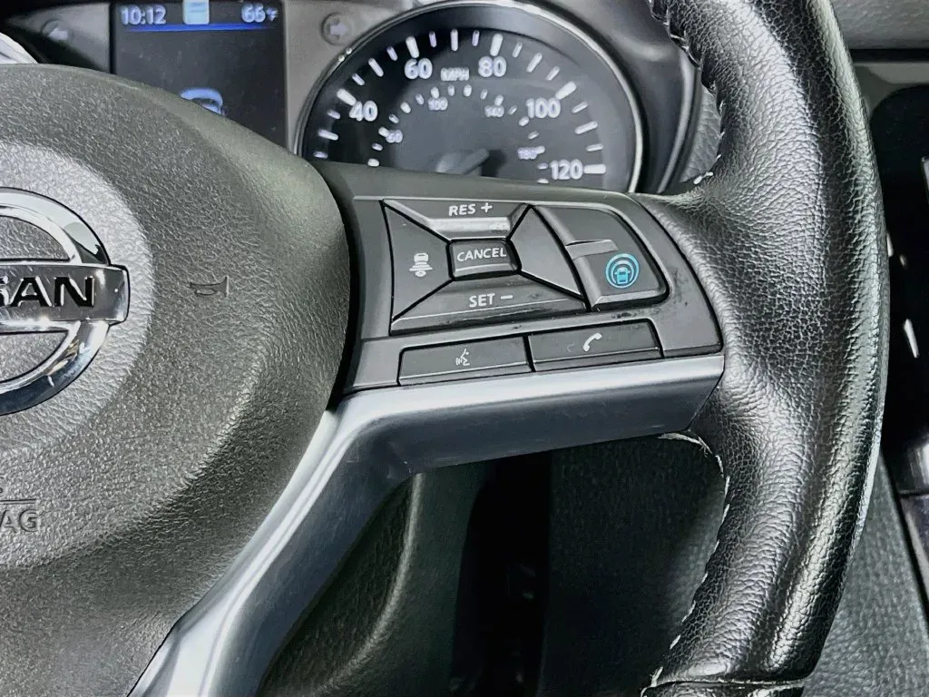 Nissan Rogue Sport photo 14