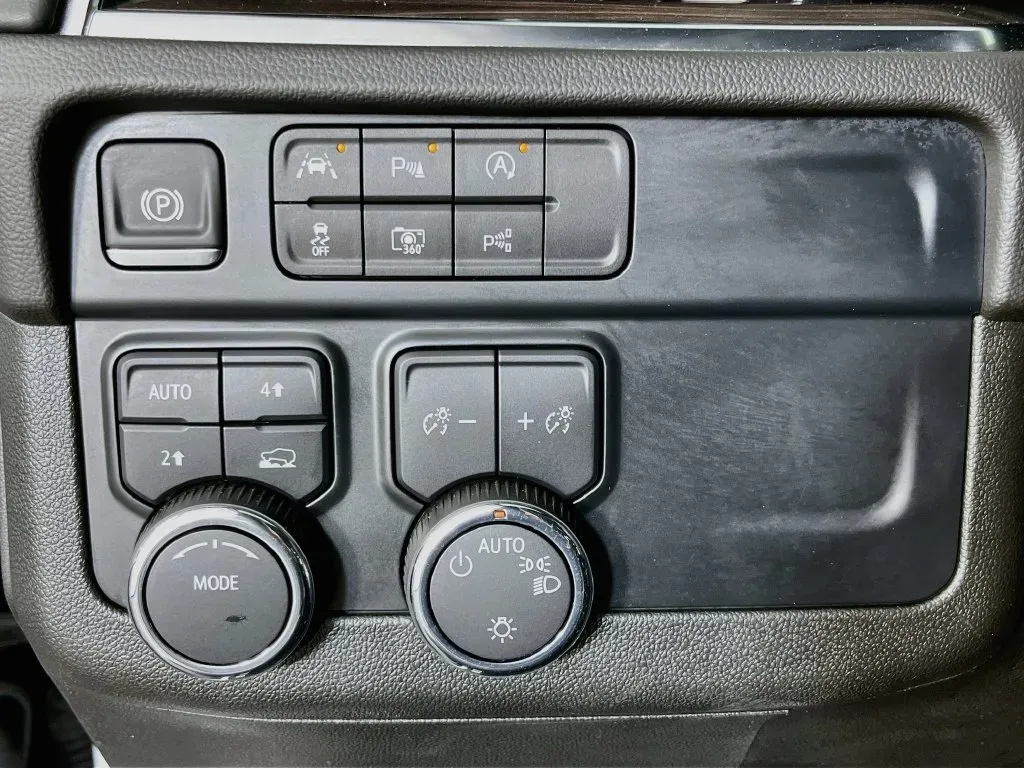 Chevrolet Tahoe photo 11