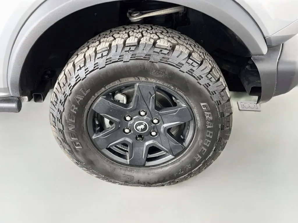 Ford Bronco photo 35