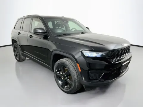 More photos of 2023 Jeep Grand Cherokee Altitude X at Clement Supercenter, MO