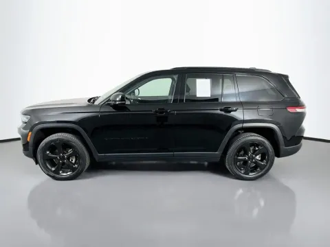 More photos of 2023 Jeep Grand Cherokee Altitude X at Clement Supercenter, MO