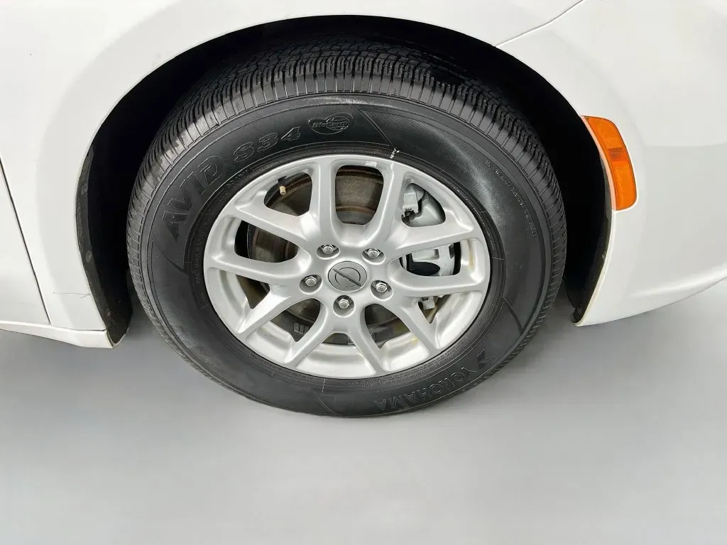 Chrysler Pacifica photo 33