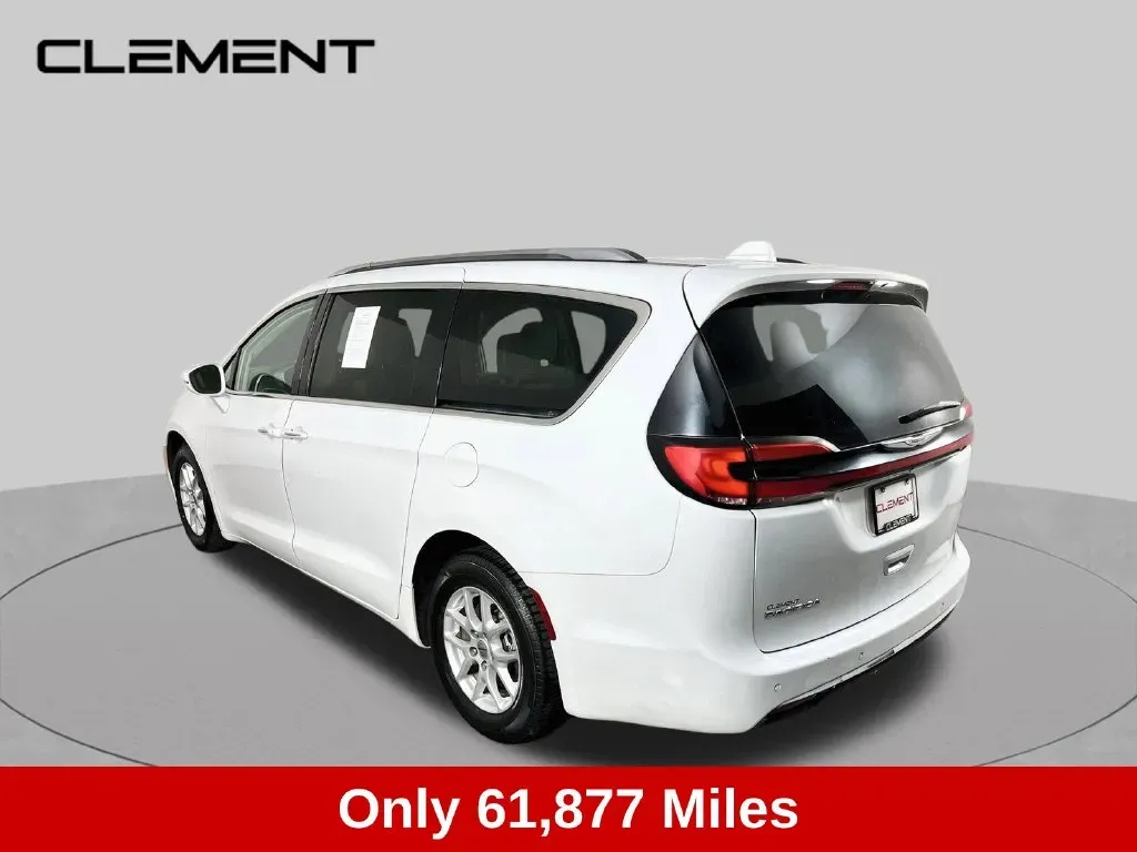 Chrysler Pacifica photo 8