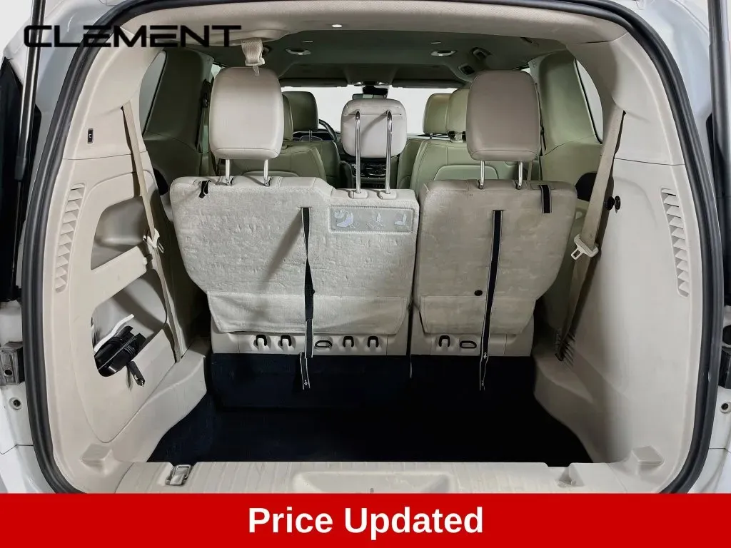 Chrysler Pacifica photo 9