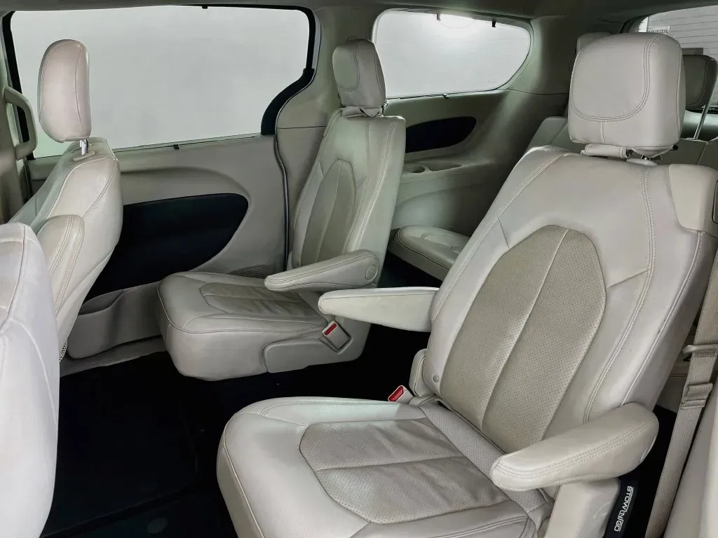 Chrysler Pacifica photo 27