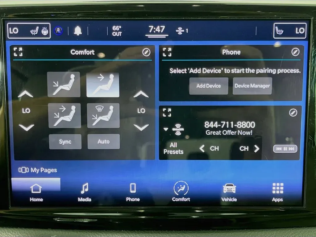 Chrysler Pacifica photo 16