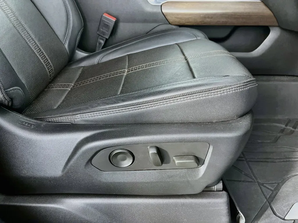 Chevrolet Silverado photo 35