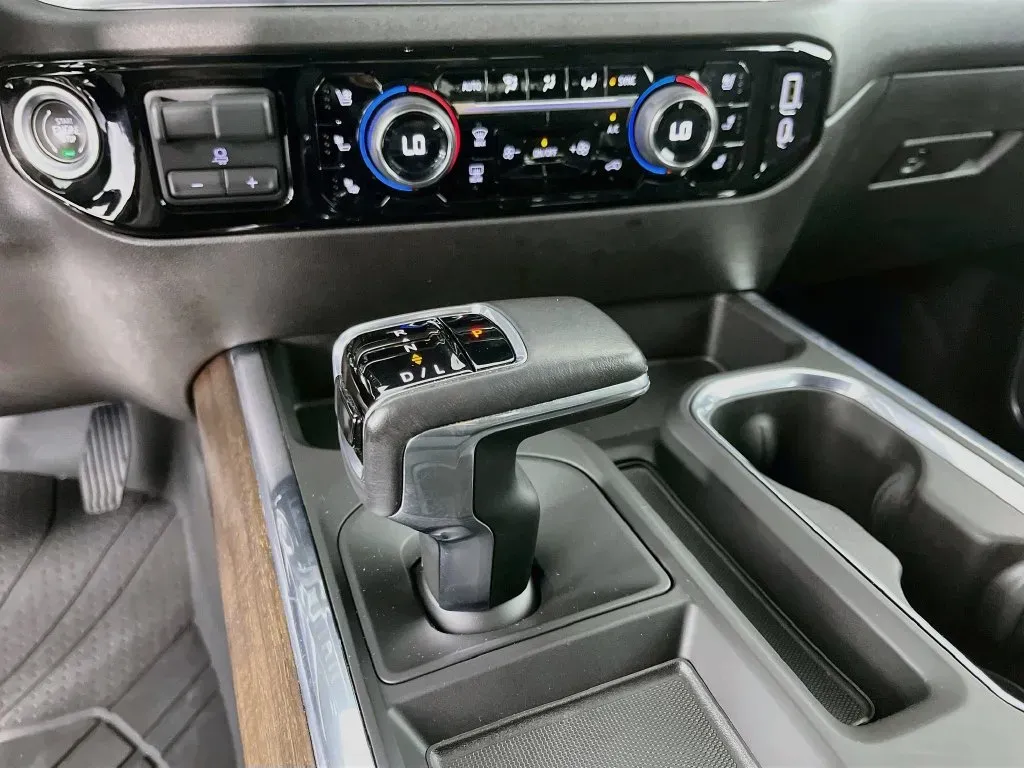 Chevrolet Silverado photo 21