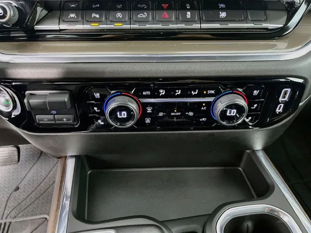 Chevrolet Silverado photo 20