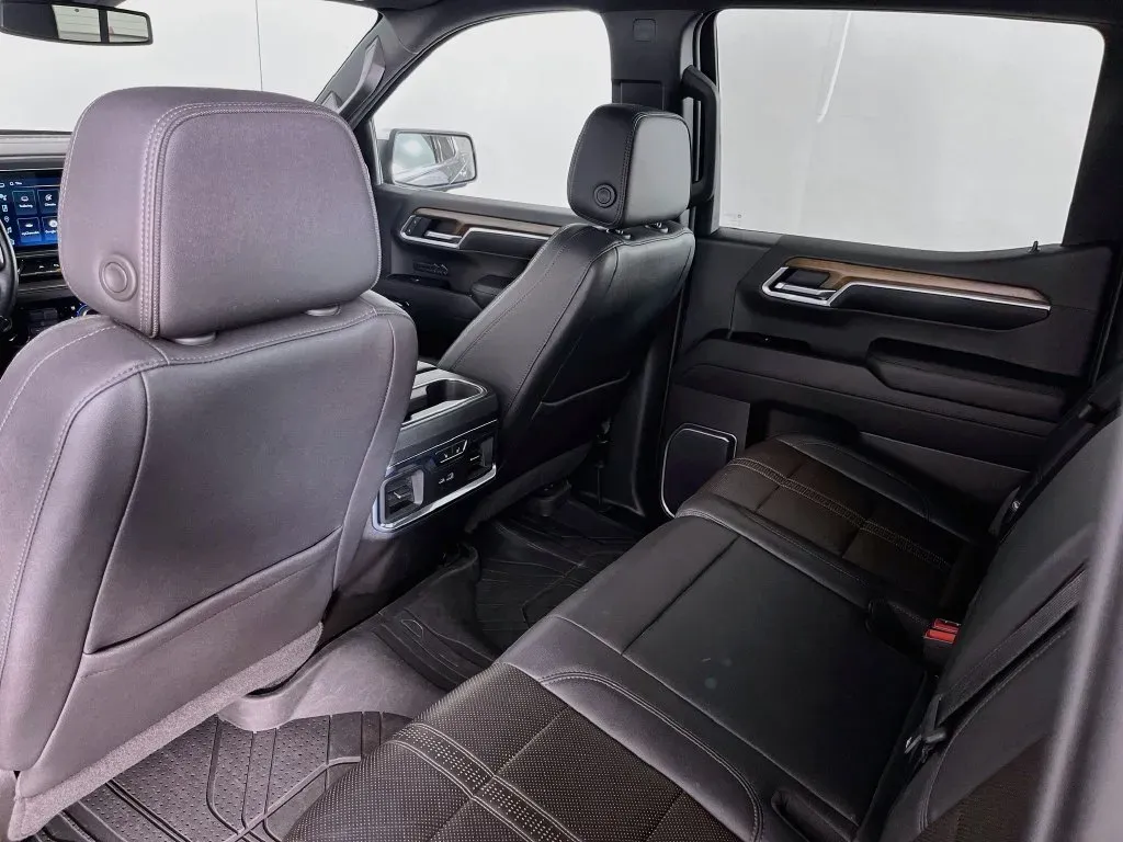 Chevrolet Silverado photo 33