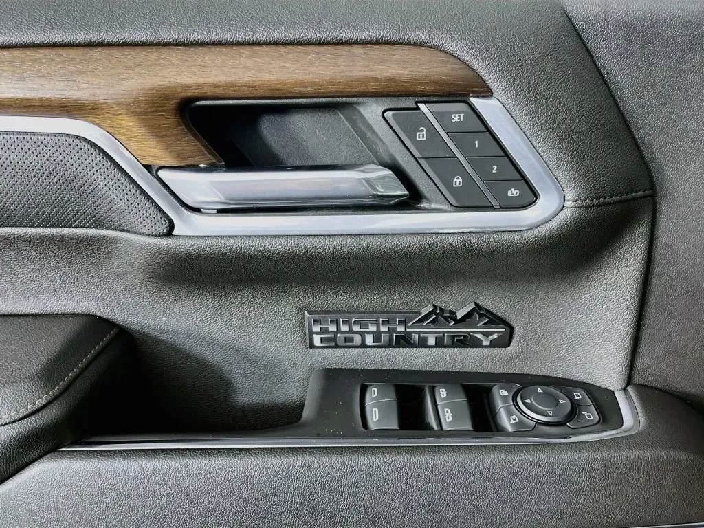 Chevrolet Silverado photo 26