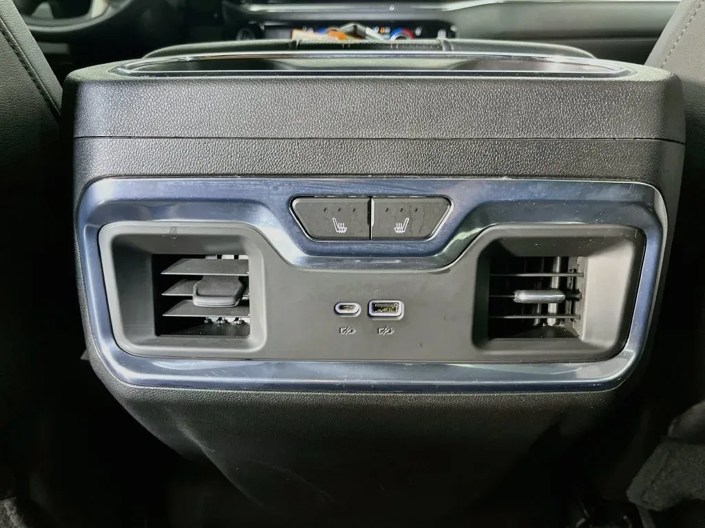 Chevrolet Silverado photo 34