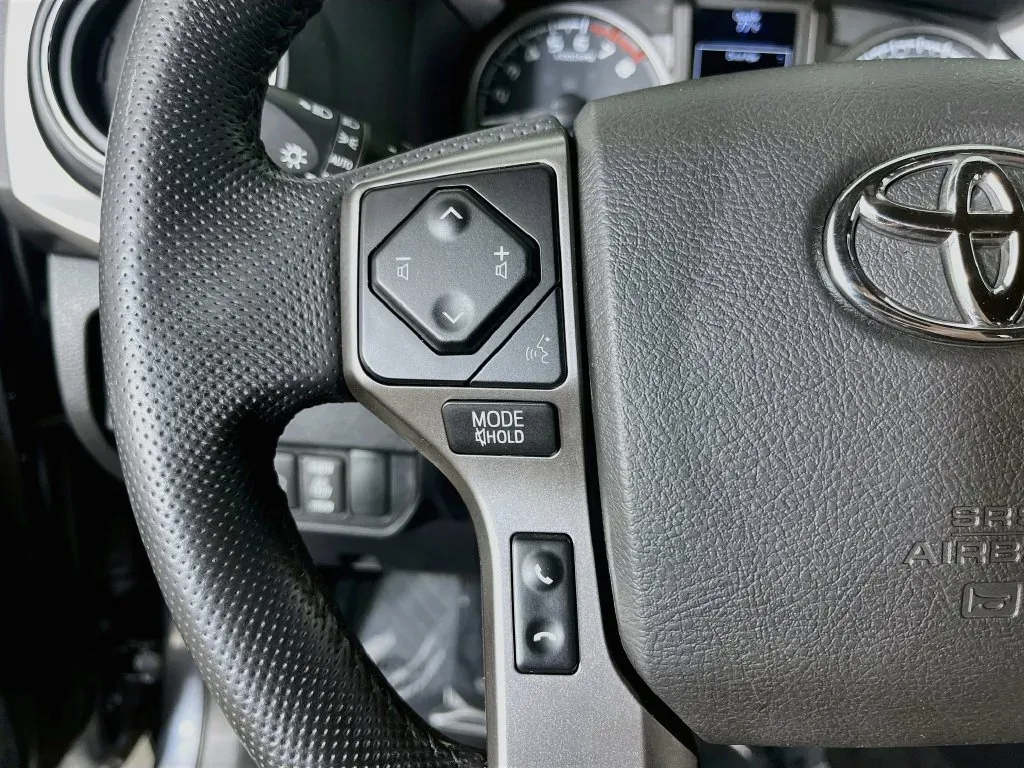 Toyota Tacoma photo 14