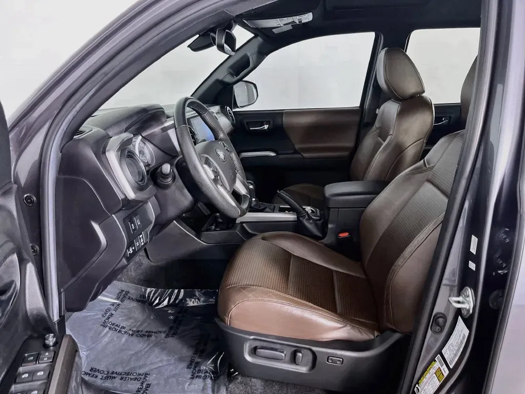 Toyota Tacoma photo 30
