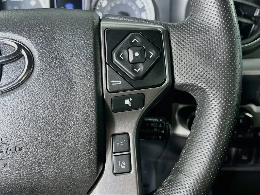 Toyota Tacoma photo 16