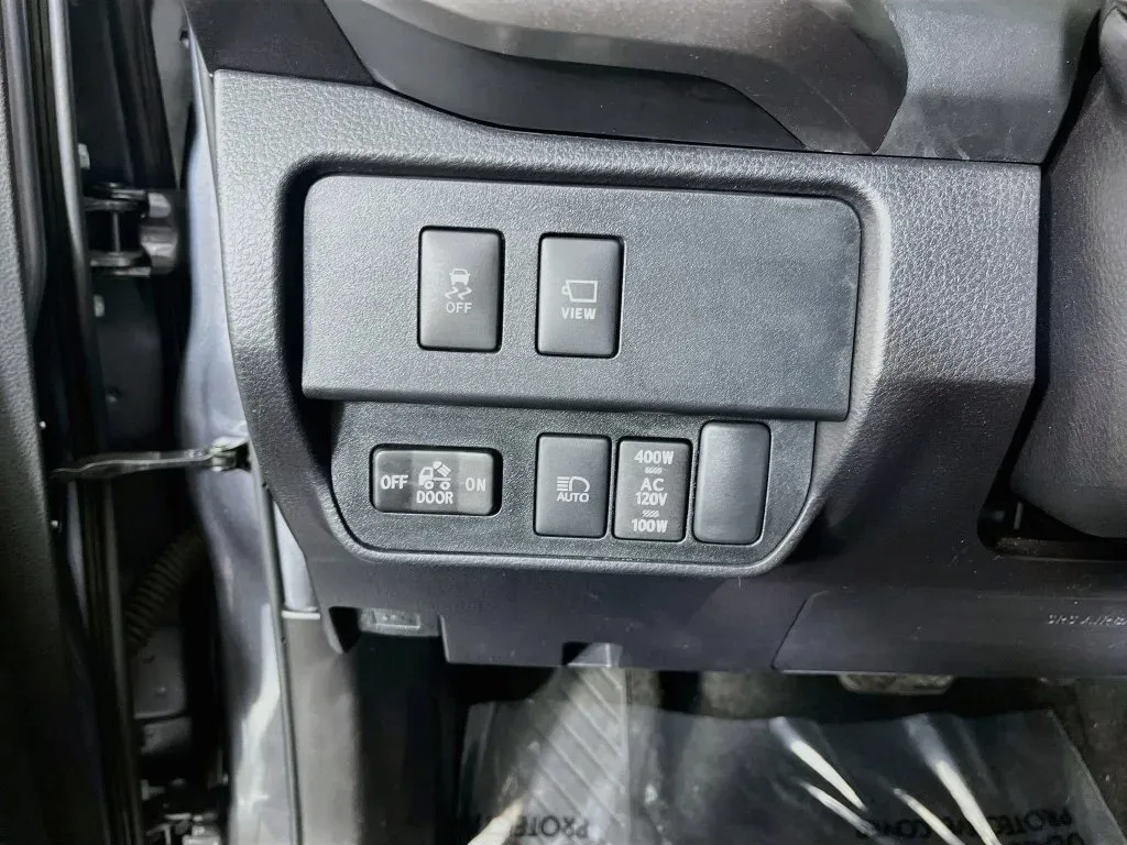 Toyota Tacoma photo 11