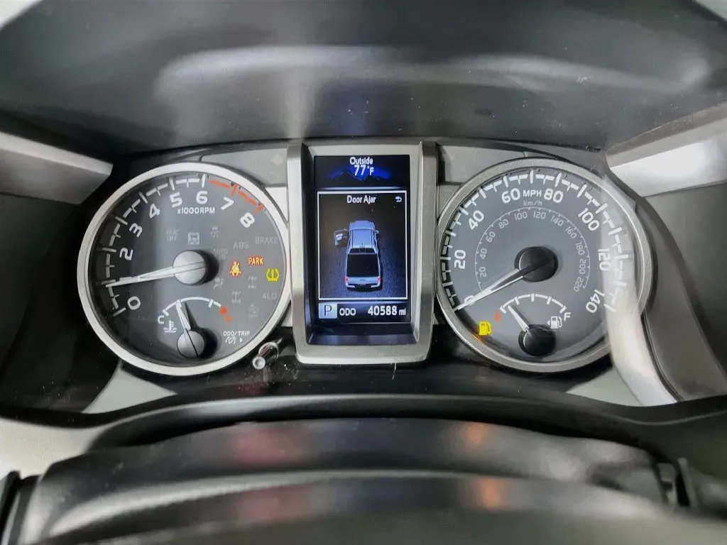 Toyota Tacoma photo 17