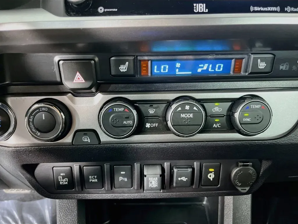 Toyota Tacoma photo 21