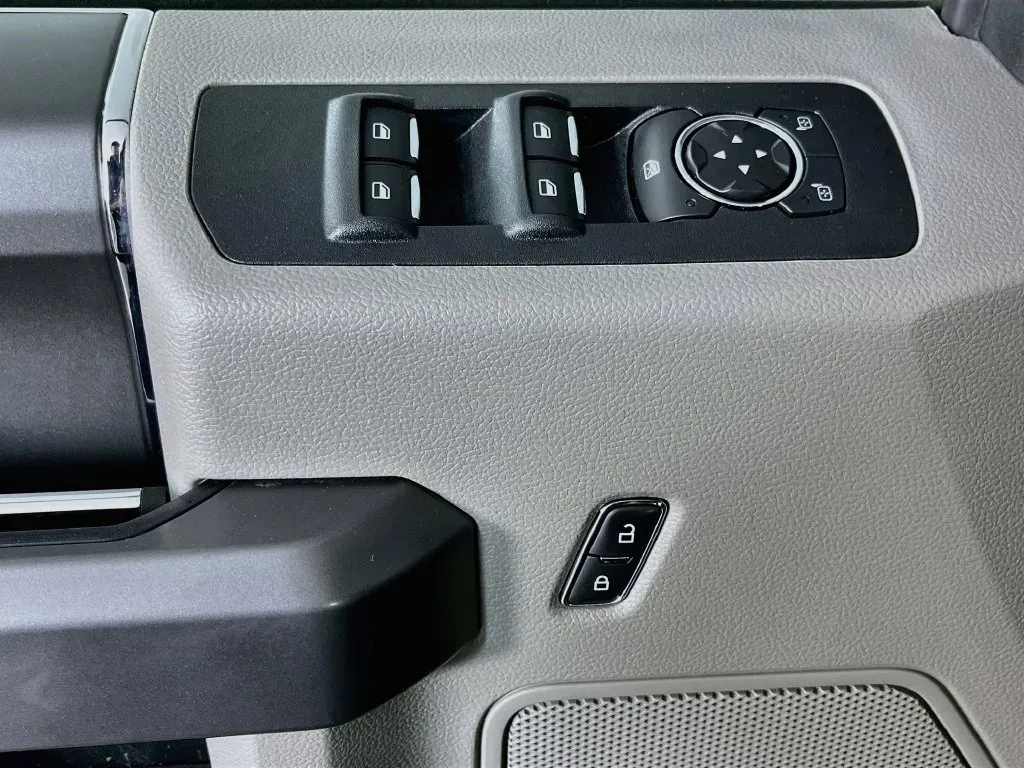 Ford F-150 photo 23
