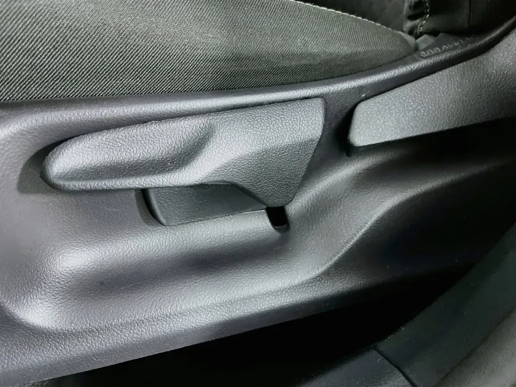 Toyota C-HR photo 19
