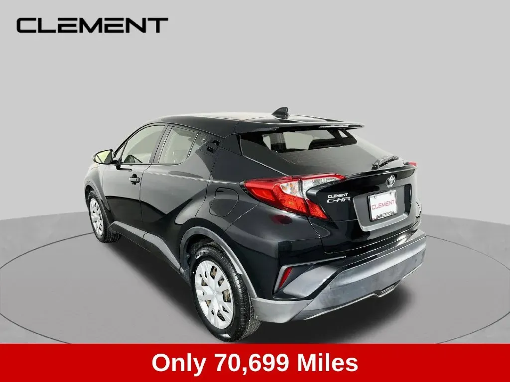 Toyota C-HR photo 8
