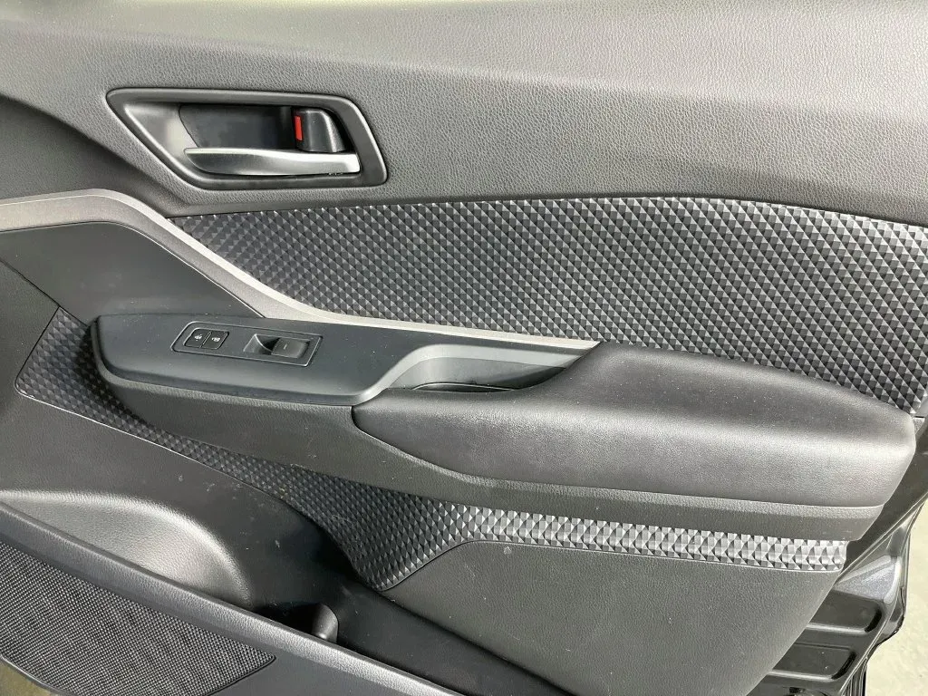 Toyota C-HR photo 26