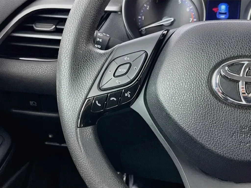 Toyota C-HR photo 11