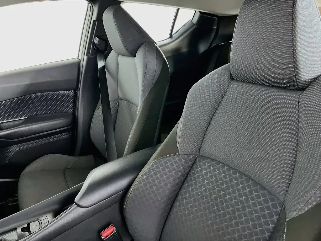 Toyota C-HR photo 20