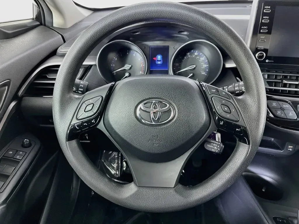 Toyota C-HR photo 10
