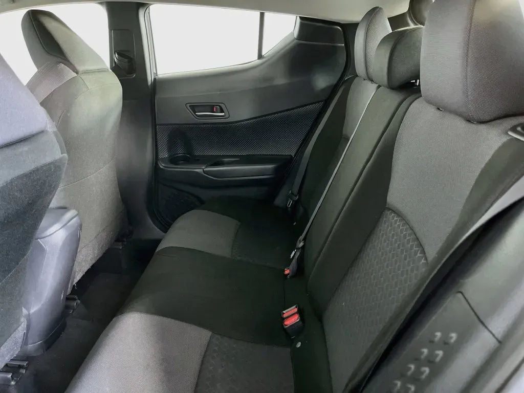 Toyota C-HR photo 28