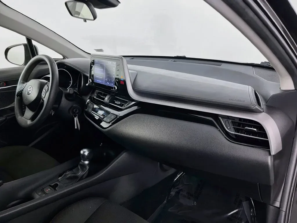 Toyota C-HR photo 25