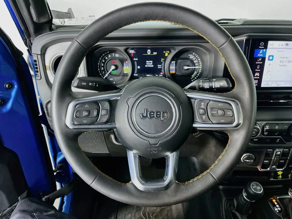 Jeep Wrangler photo 13
