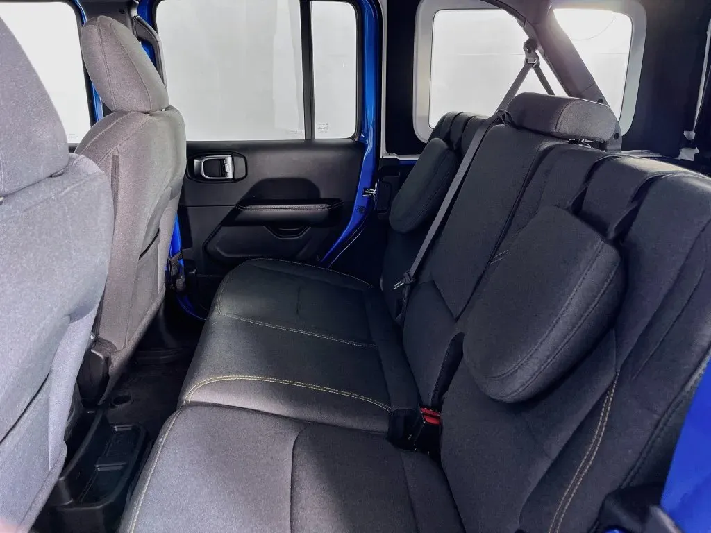 Jeep Wrangler photo 30