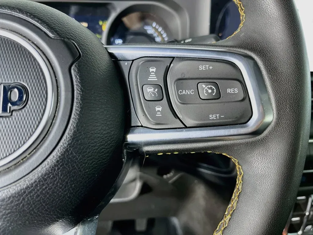 Jeep Wrangler photo 16