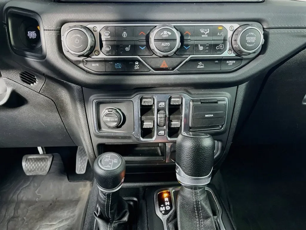 Jeep Wrangler photo 22