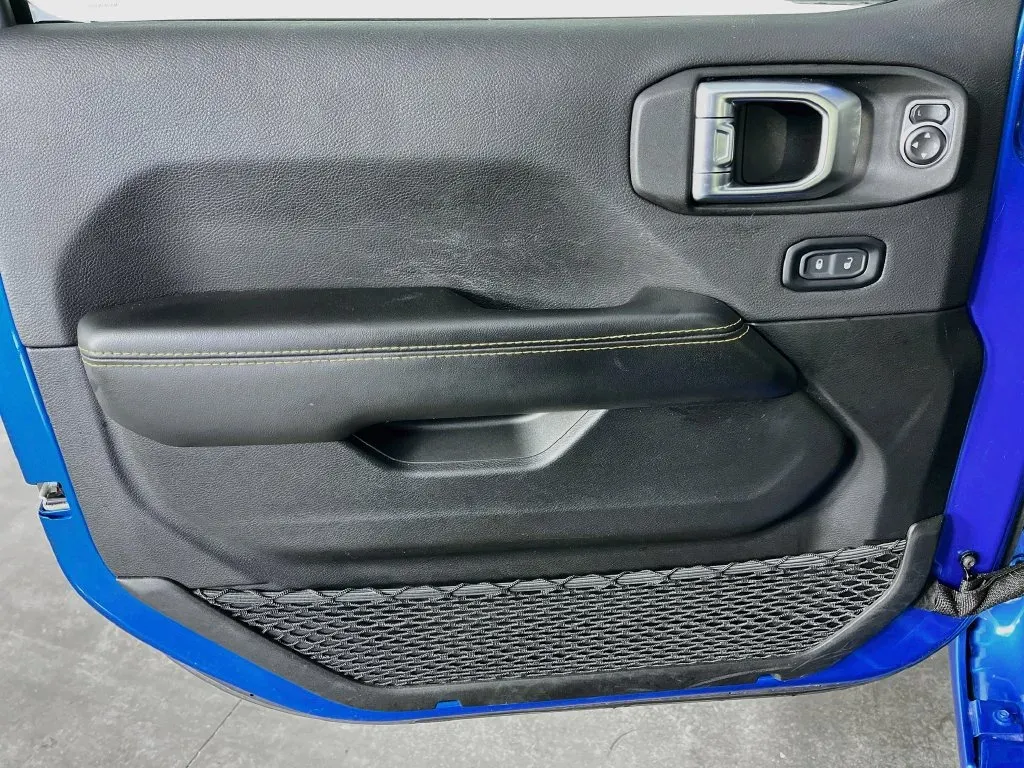 Jeep Wrangler photo 26