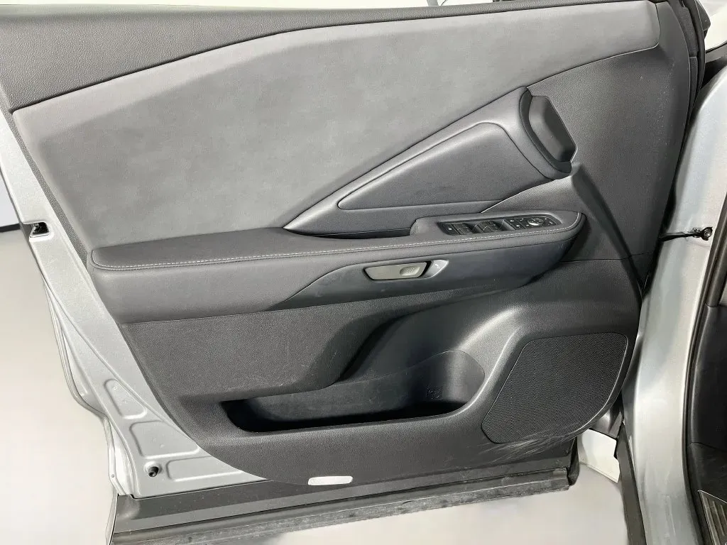 Lexus TX photo 28